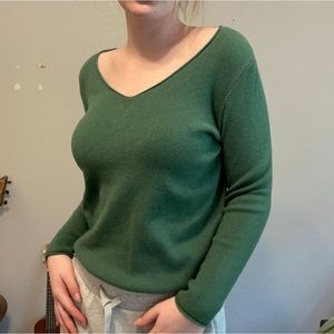 T TAHARI SWEATER